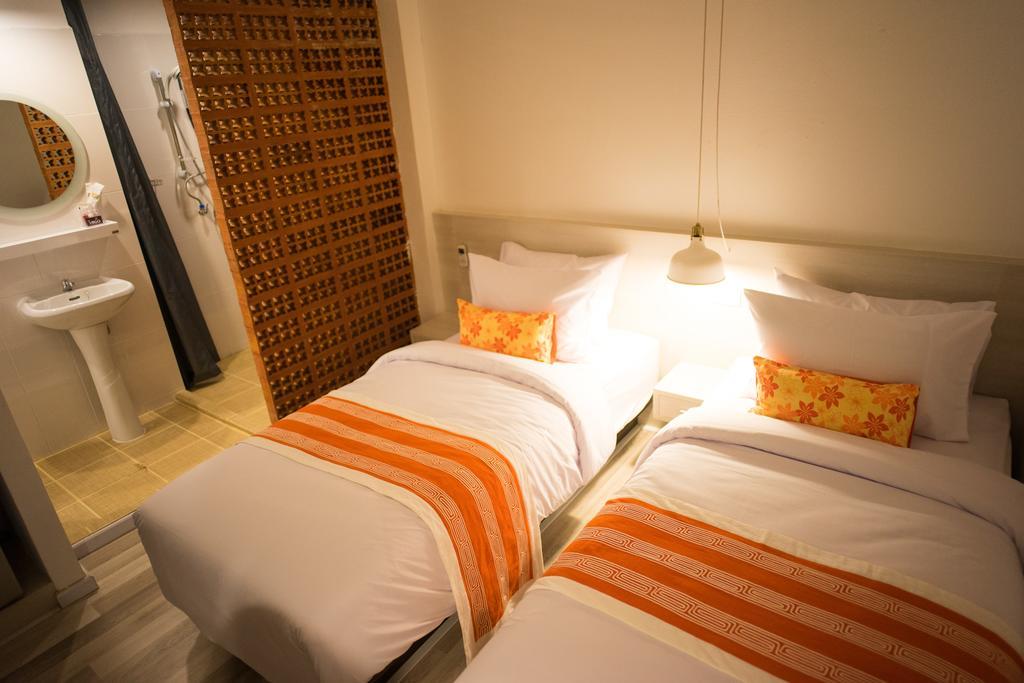 Hotel 202 House Chiang Mai Esterno foto